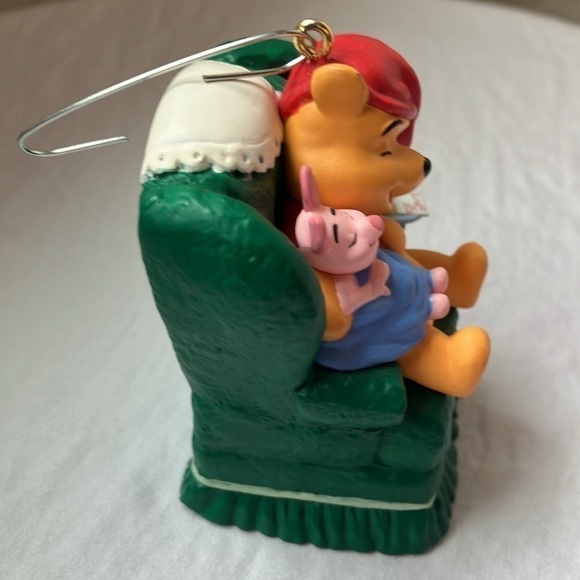 Hallmark: 1997 Waitin’ on Santa Winnie the Pooh Keepsake Ornament - Picture 3 of 9